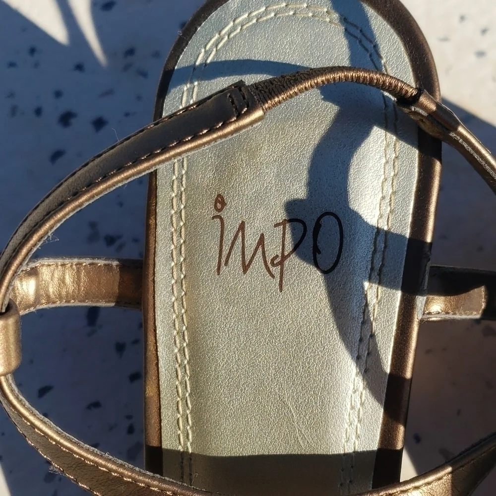 𝅺IMPO bronze women's size 8 Vicente wedge
